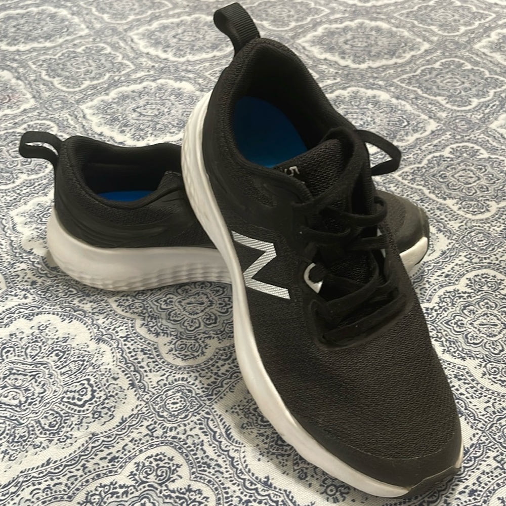 Women’s New Balance 548v1 size 7.5 shoe.